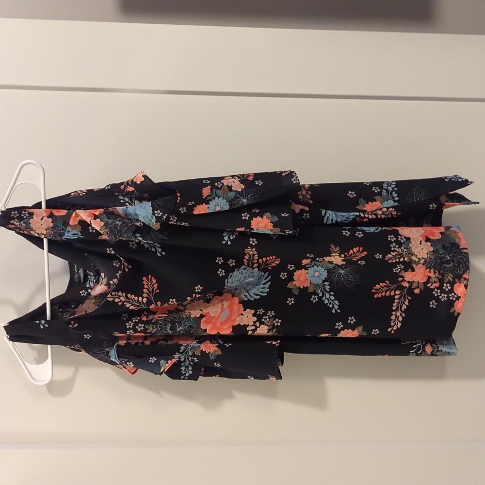 Woman's City Chic cold shoulder floral blouse w/ruffle detail.